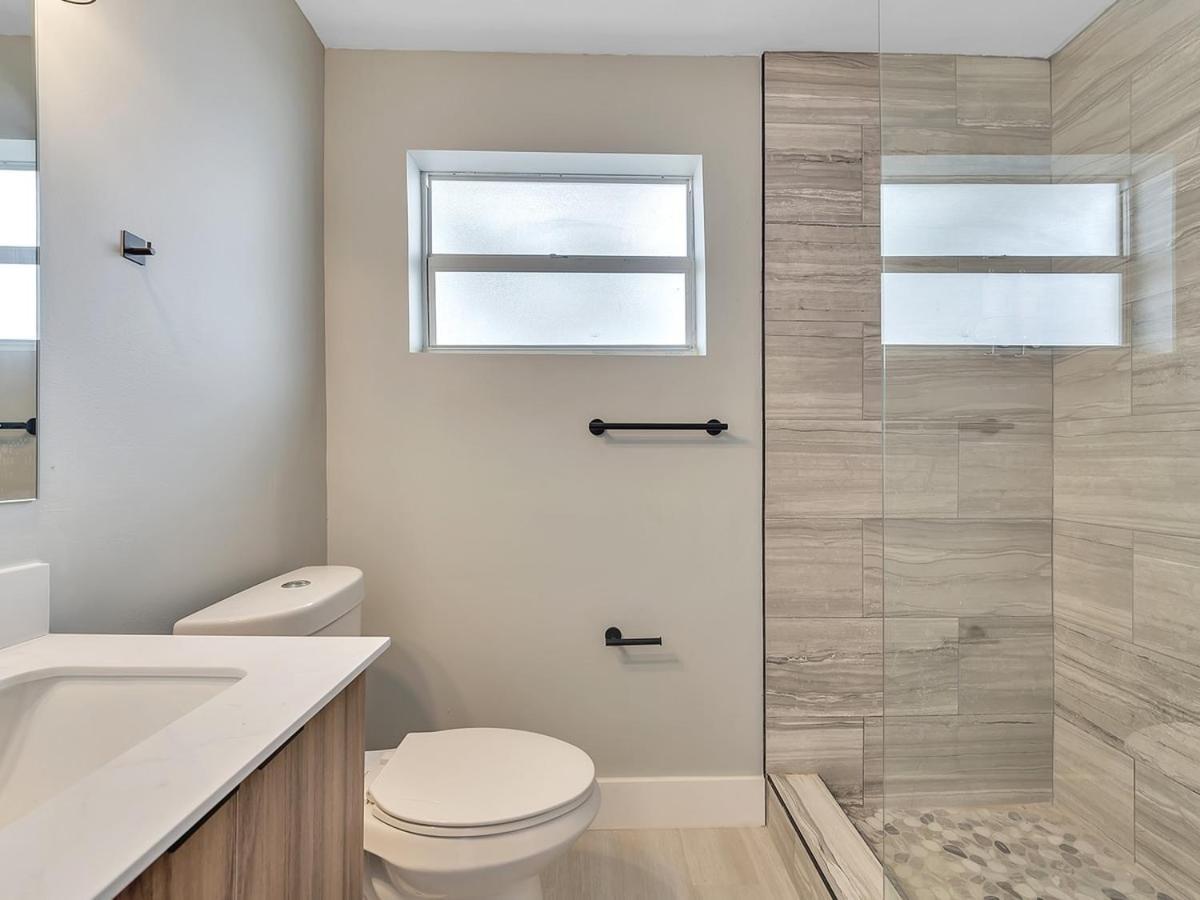Apartment The Shell On Walnut With Bath Hollywood Free Parking